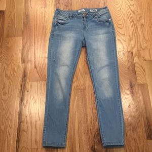 Kensie ankle biter skinny jeans, light wash EUC